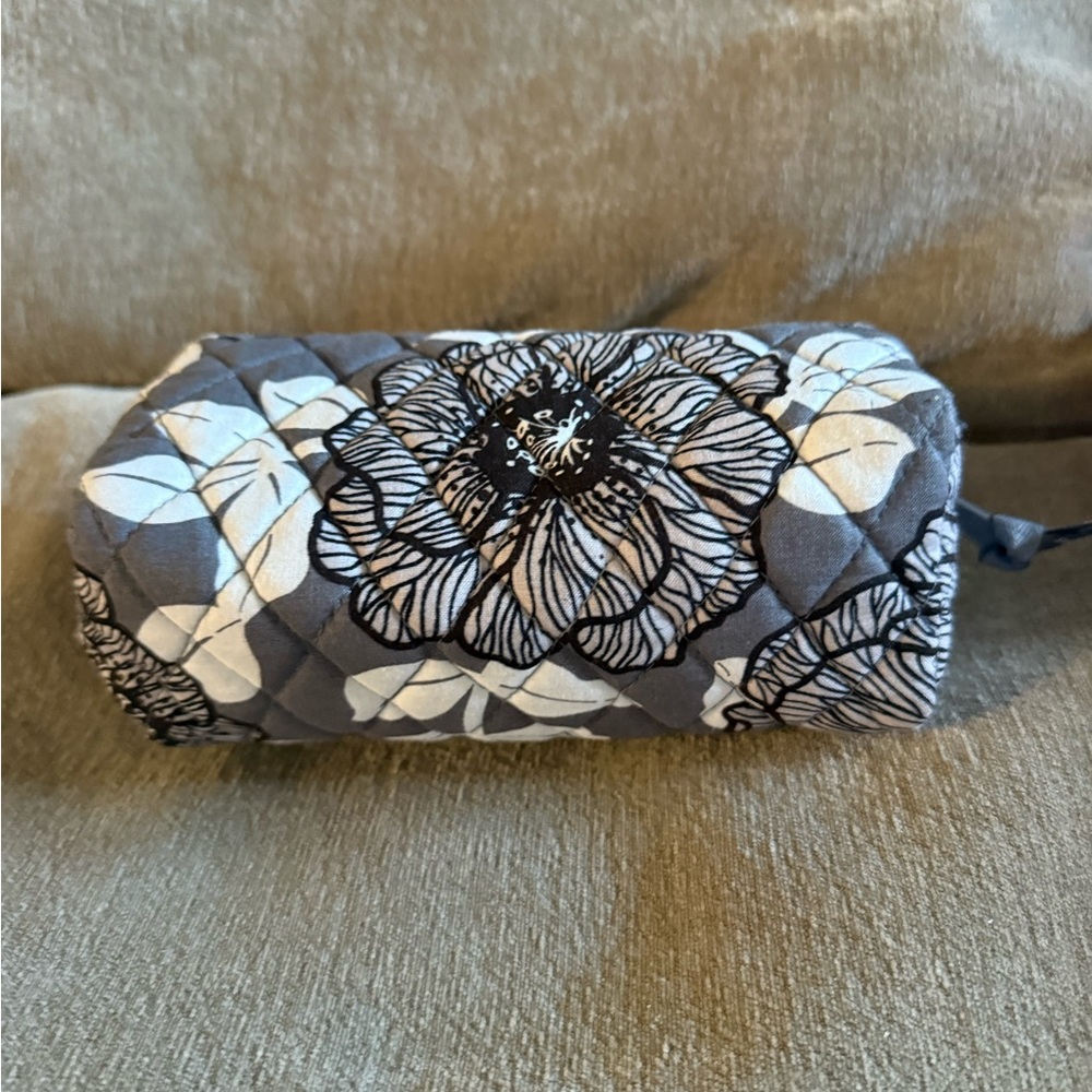 Vera Bradley Moon Shadow Meadow Iconic Floral Quilted Cosmetic Bag - Picture 4 of 4